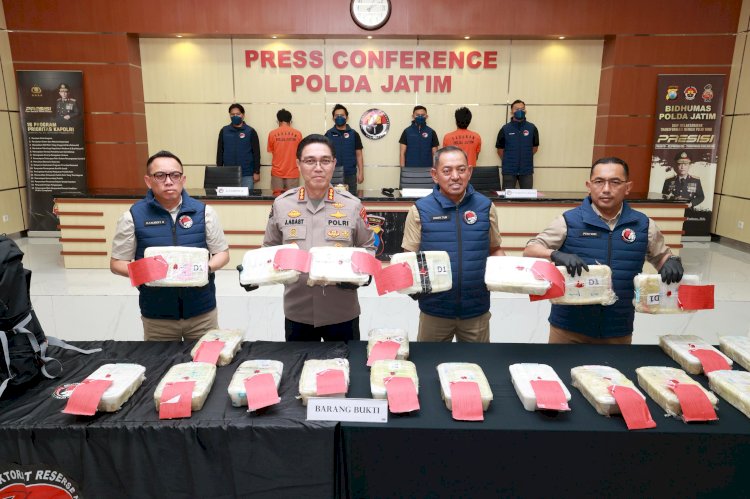 Polda Jatim Berhasil Ungkap Jaringan Narkoba Internasional 21 Kg Sabu Senilai 22 Milyar Disita